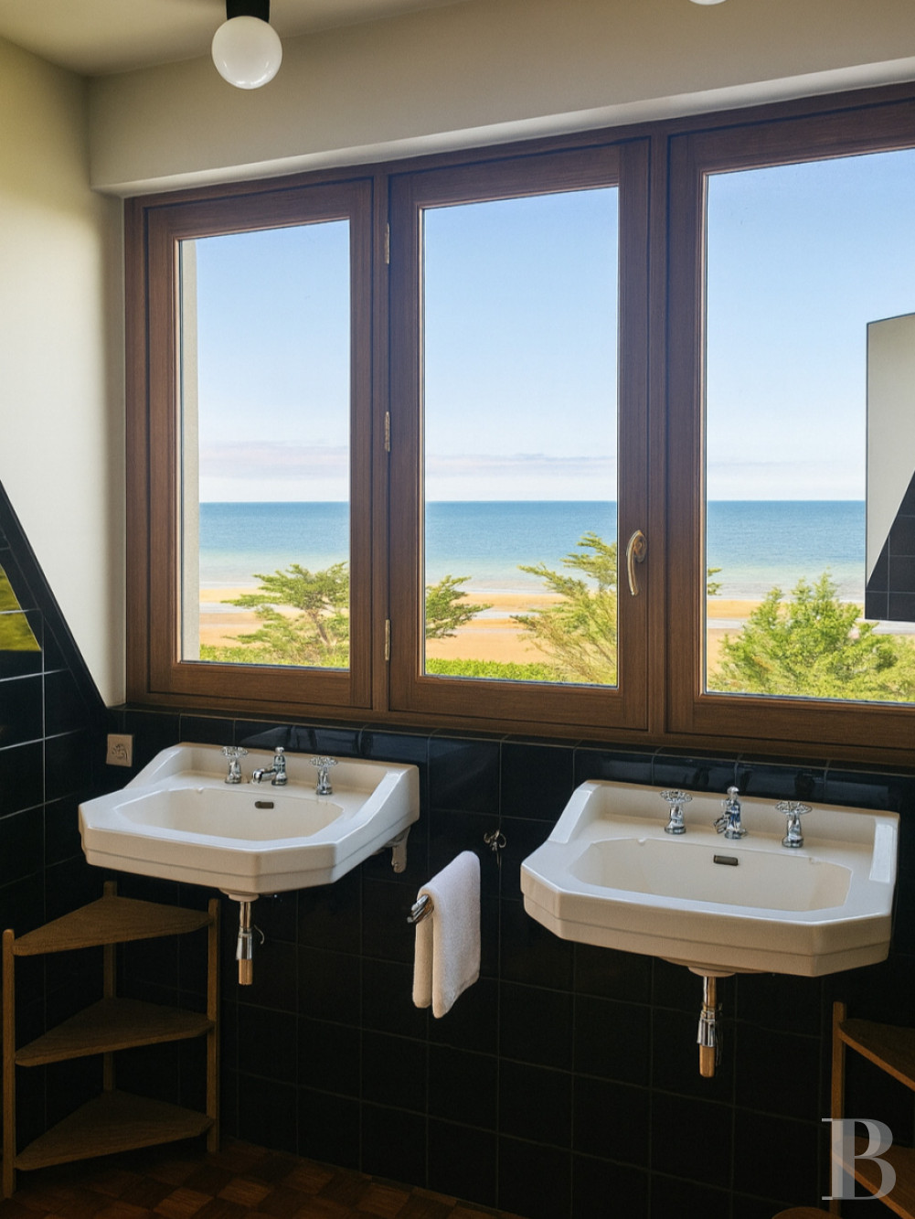 Dans le Calvados, à Vierville-sur-Mer, une villa surplombant Omaha Beach - photo  n°21